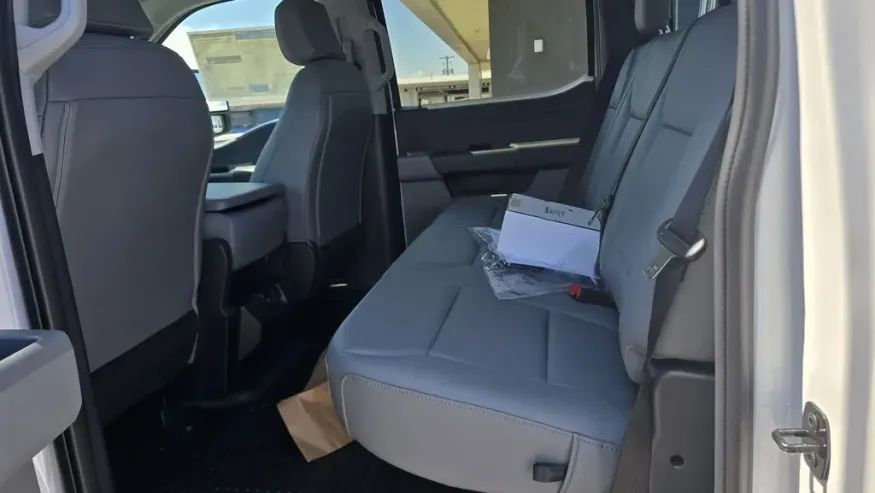 2025 Ford Super Duty F-450 | Photo 24 of 26