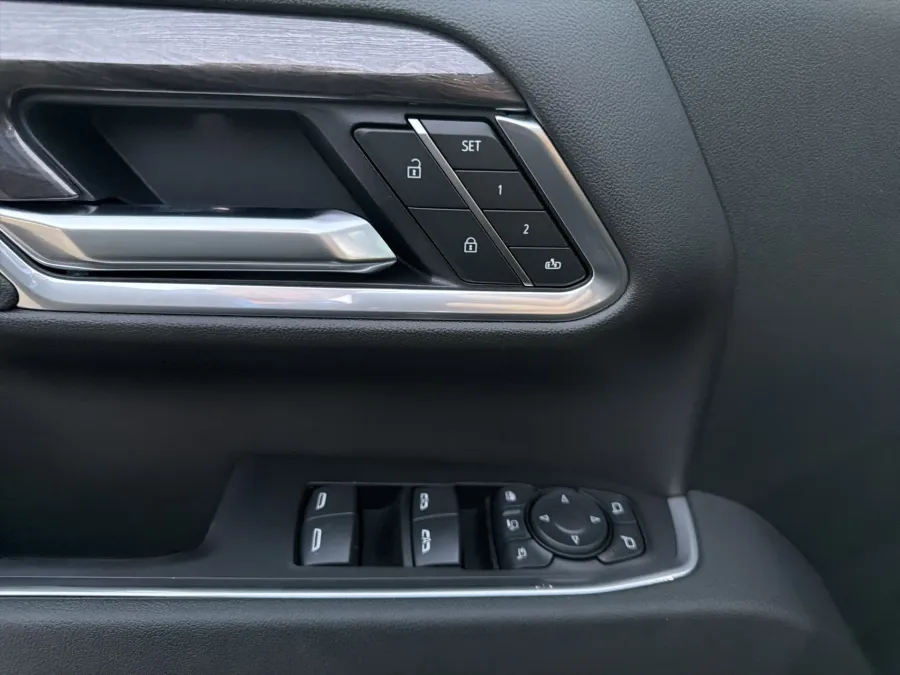 2026 Chevrolet Silverado 2500HD LTZ | Photo 12 of 20