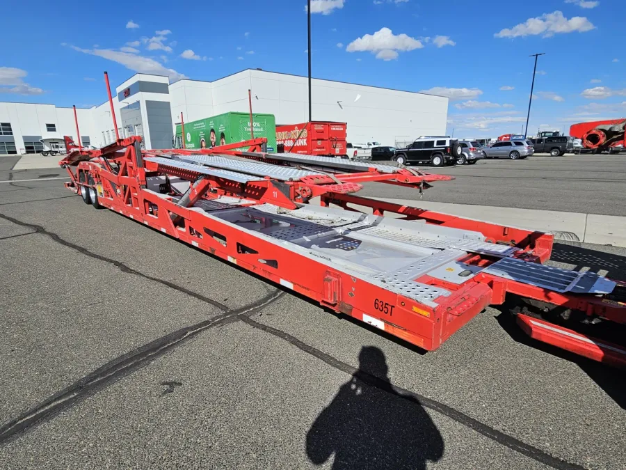 2020 Peterbilt 389 | Photo 9 of 30