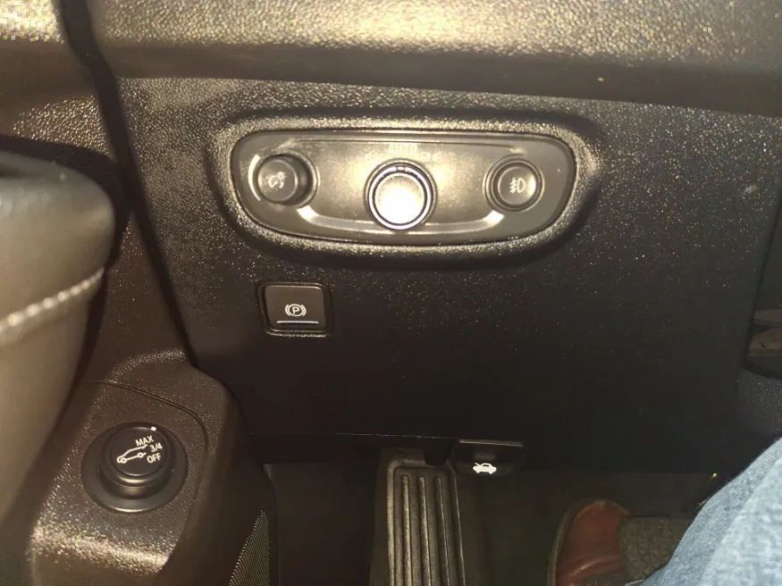 2024 GMC Terrain SLT | Photo 14 of 21