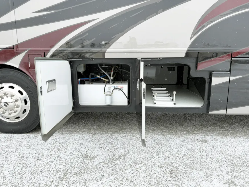 2019 Fleetwood Discovery 40M LXE | Photo 31 of 30