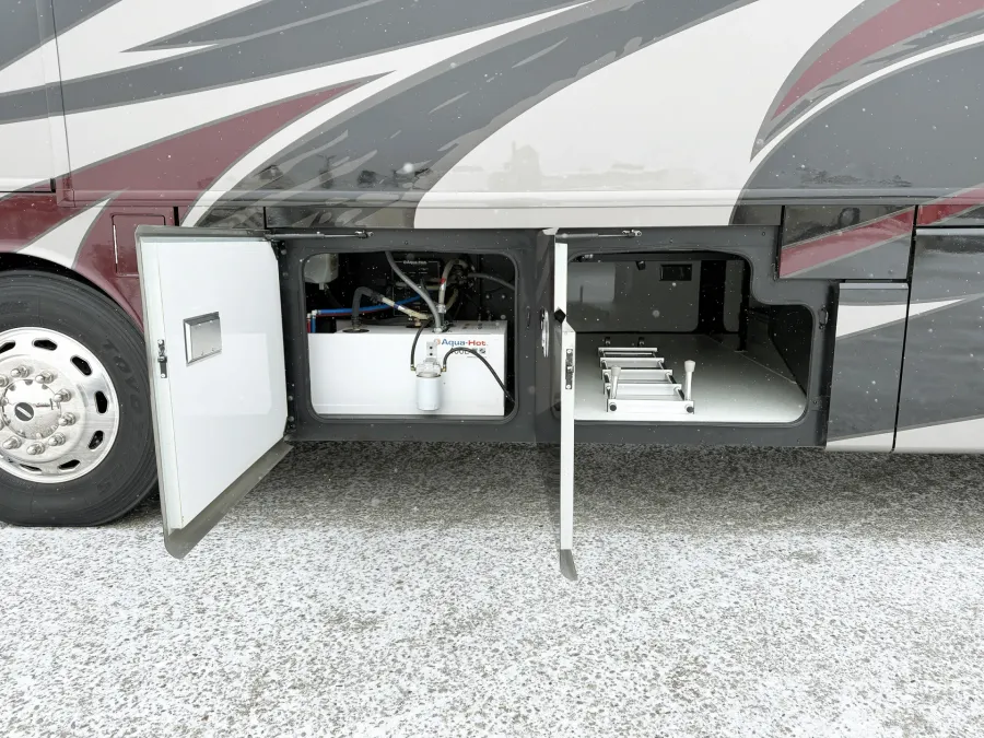 2019 Fleetwood Discovery 40M LXE | Photo 31 of 30