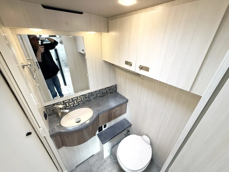 2015 Winnebago Era 70C | Photo 11 of 17