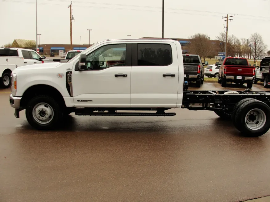 2026 Ford Super Duty F-350 | Photo 3 of 28