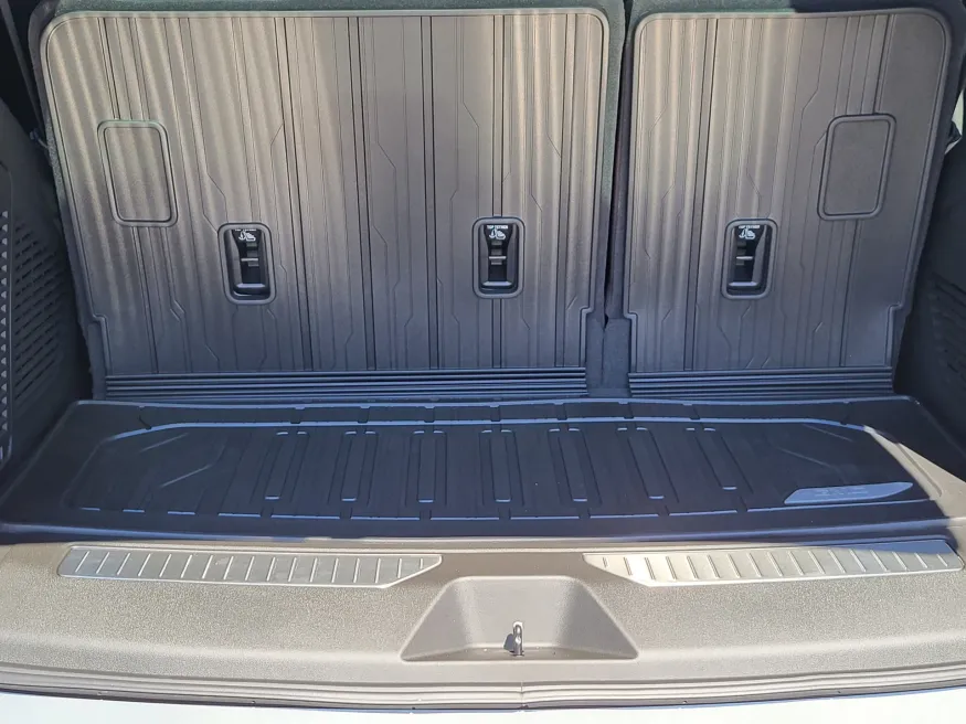 2026 GMC Yukon AT4 | Photo 24 of 25