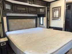 2020 Newmar Dutch Star 3709 | Thumbnail Photo 20 of 27