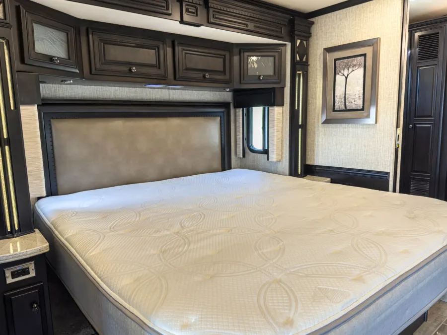 2020 Newmar Dutch Star 3709 | Photo 20 of 27