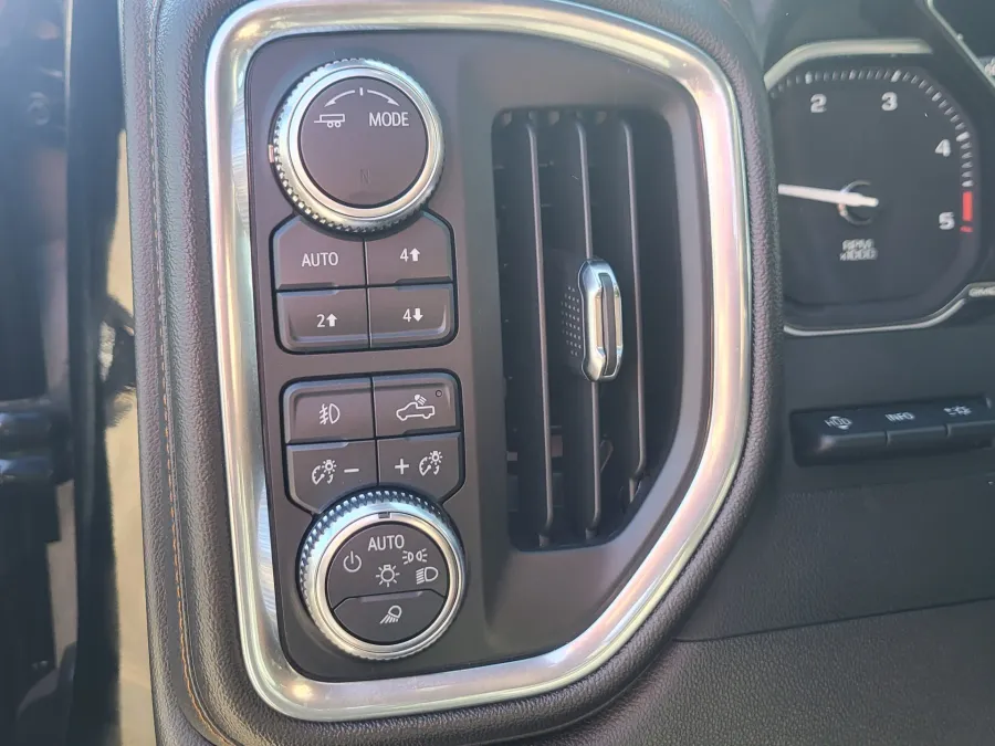 2022 GMC Sierra 3500HD AT4 | Photo 21 of 31