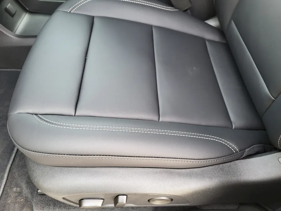 2026 GMC Acadia AWD Elevation | Photo 19 of 26