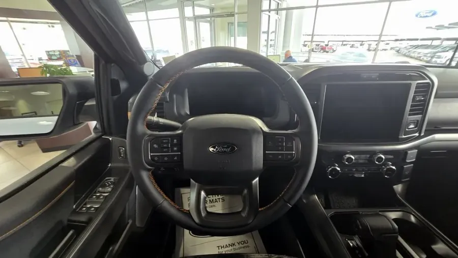 2025 Ford F-150 | Photo 15 of 26