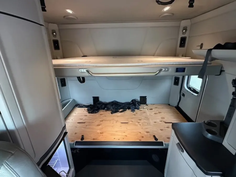 2022 Peterbilt 567 | Photo 12 of 18