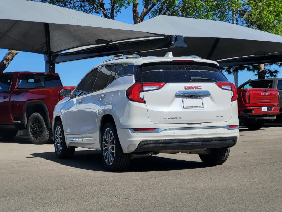 2023 GMC Terrain Denali | Photo 4 of 25