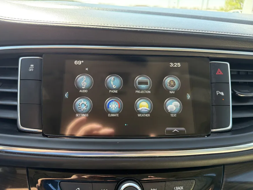 2018 Buick Enclave Essence | Photo 18 of 24