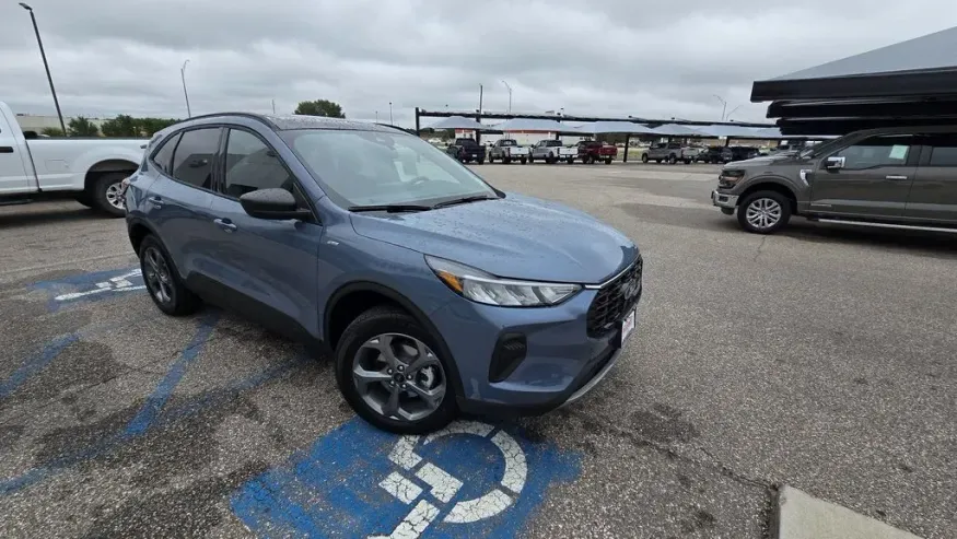 2026 Ford Escape | Photo 3 of 30