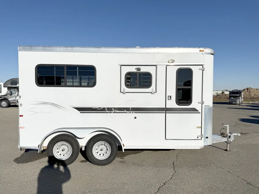 2001 Sundowner 2HBP | Photo 2 of 13