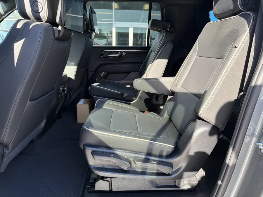 2026 Chevrolet Suburban Premier | Photo 12 of 26