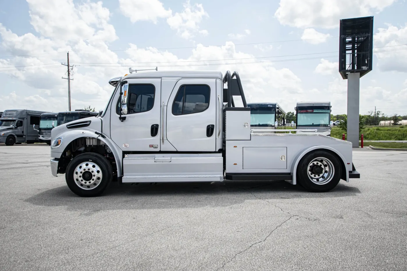 2024 Freightliner M2 106 Bolt | Photo 4 of 18