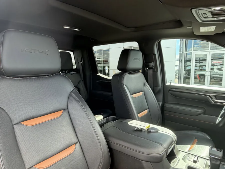 2023 GMC Sierra 1500 AT4 | Photo 15 of 21