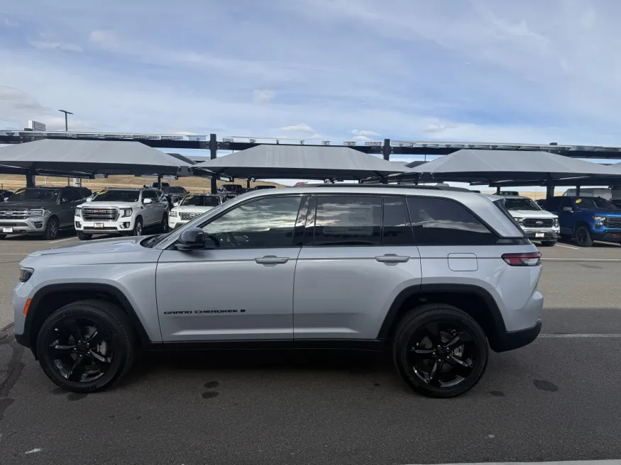 2025 Jeep Grand Cherokee Altitude X | Photo 4 of 16