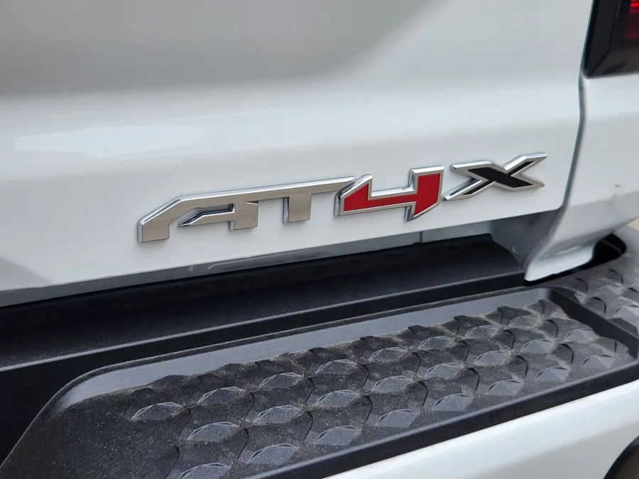 2026 GMC Canyon 4WD AT4X | Photo 14 of 29