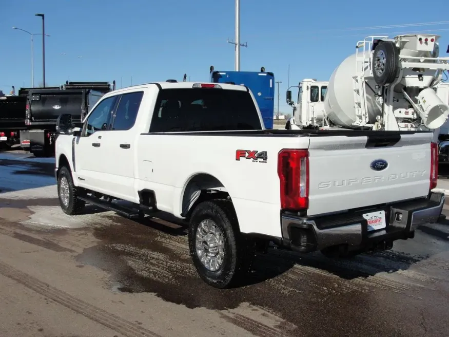 2025 Ford Super Duty F-350 XLT | Photo 2 of 12