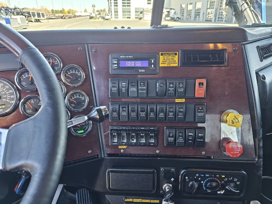 2020 Western Star 4900FA | Photo 5 of 14