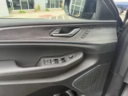 2025 Jeep Grand Cherokee Overland | Thumbnail Photo 12 of 19