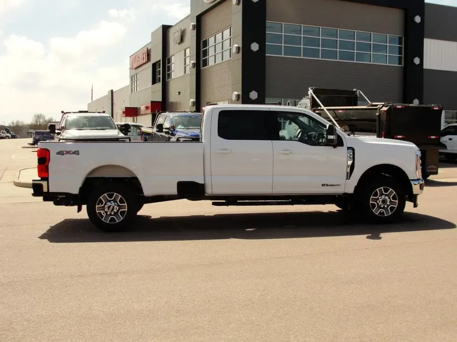 2026 Ford Super Duty F-350 | Photo 5 of 13