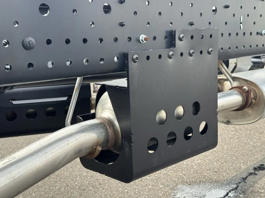 2025 Isuzu NRR | Photo 10 of 24