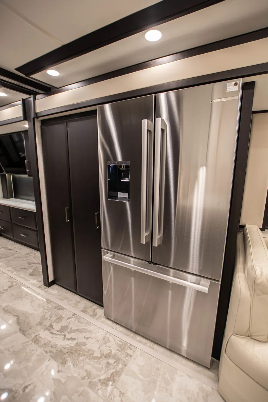 2026 Newmar Essex 4569 | Photo 24 of 34