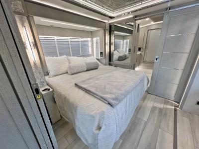 2023 Newmar King Aire 4521 | Thumbnail Photo 22 of 46