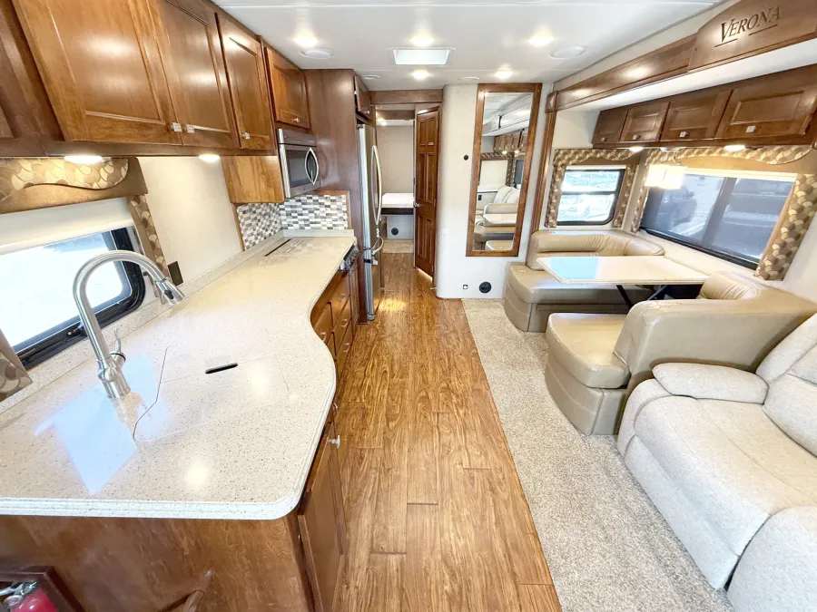 2016 Renegade Verona 40VBH | Photo 3 of 27