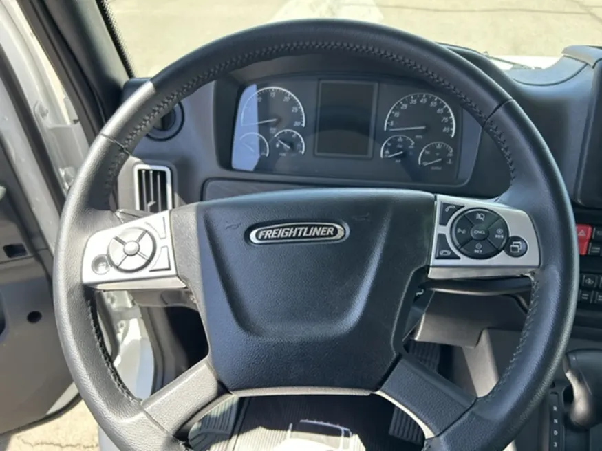 2025 Freightliner M2 106 | Photo 13 of 19