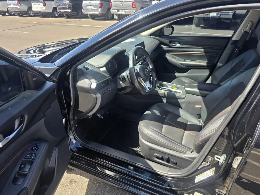2022 Nissan Altima 2.5 SR | Photo 18 of 23