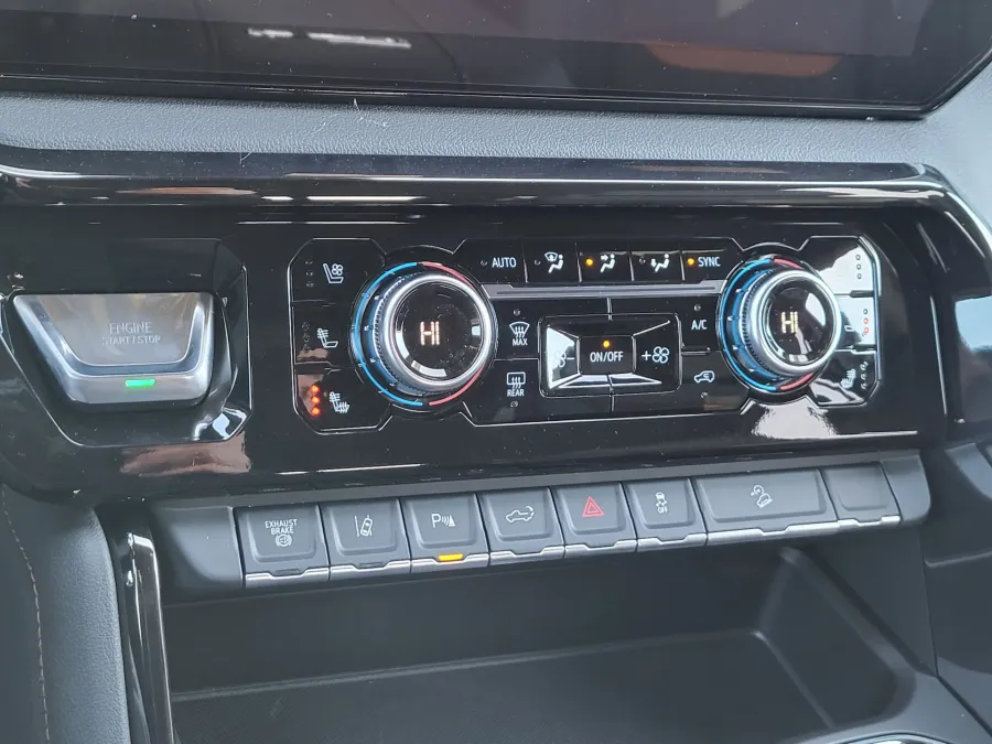 2026 GMC Sierra 2500HD AT4 | Photo 16 of 24