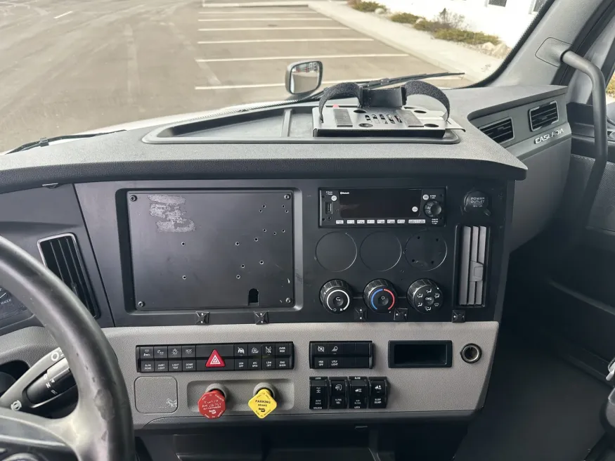 2022 Freightliner Cascadia | Photo 12 of 22