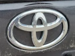 2020 Toyota RAV4 XLE | Thumbnail Photo 10 of 26