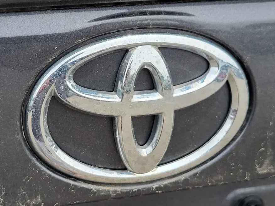 2020 Toyota RAV4 XLE | Photo 10 of 26