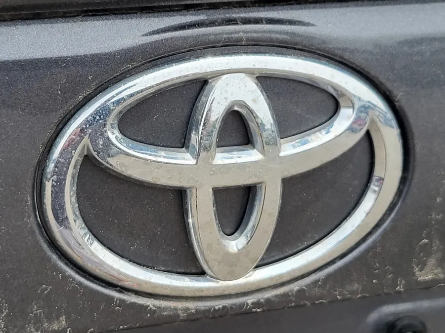 2020 Toyota RAV4 XLE | Photo 10 of 26