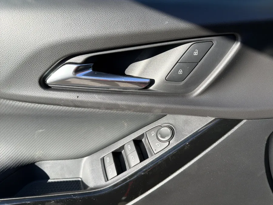 2026 Chevrolet Equinox AWD LT | Photo 11 of 18