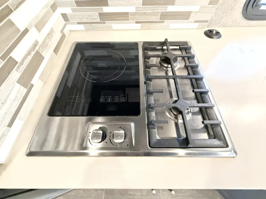 2021 Thor Omni XG32 | Photo 11 of 26