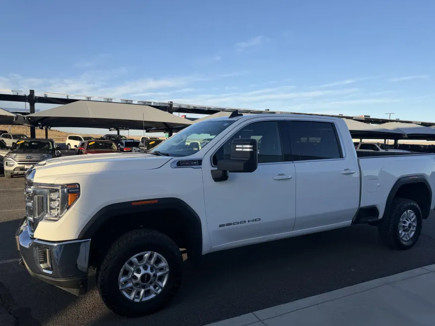 2022 GMC Sierra 2500HD SLE | Photo 3 of 18