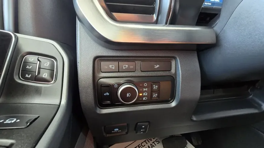 2023 Ford F-250 | Photo 13 of 30