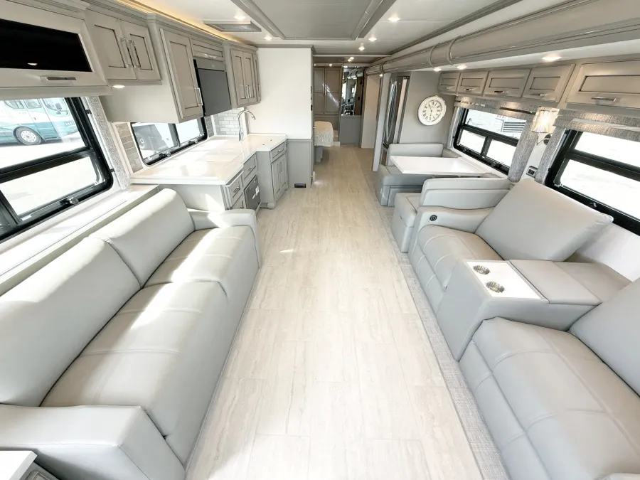 2026 Newmar Ventana 4369 | Photo 4 of 31