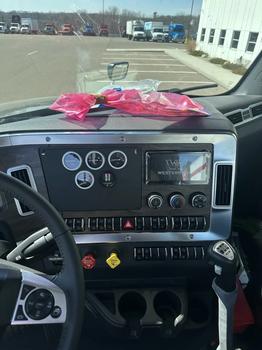 2027 Western Star 49X | Photo 12 of 14