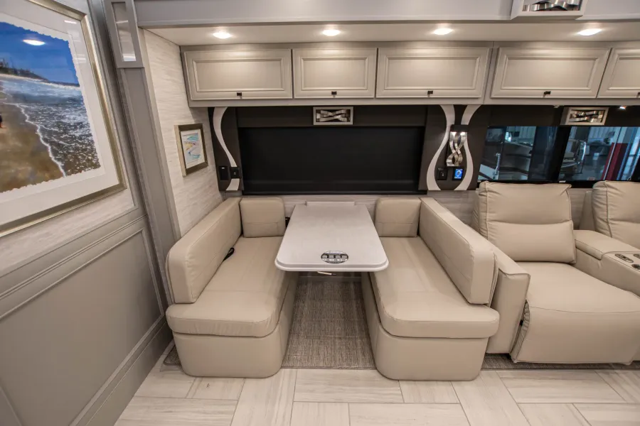 2026 Tiffin Phaeton 37BH | Photo 16 of 25