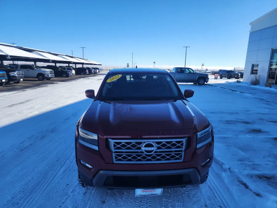 2022 Nissan Frontier SV | Photo 2 of 25