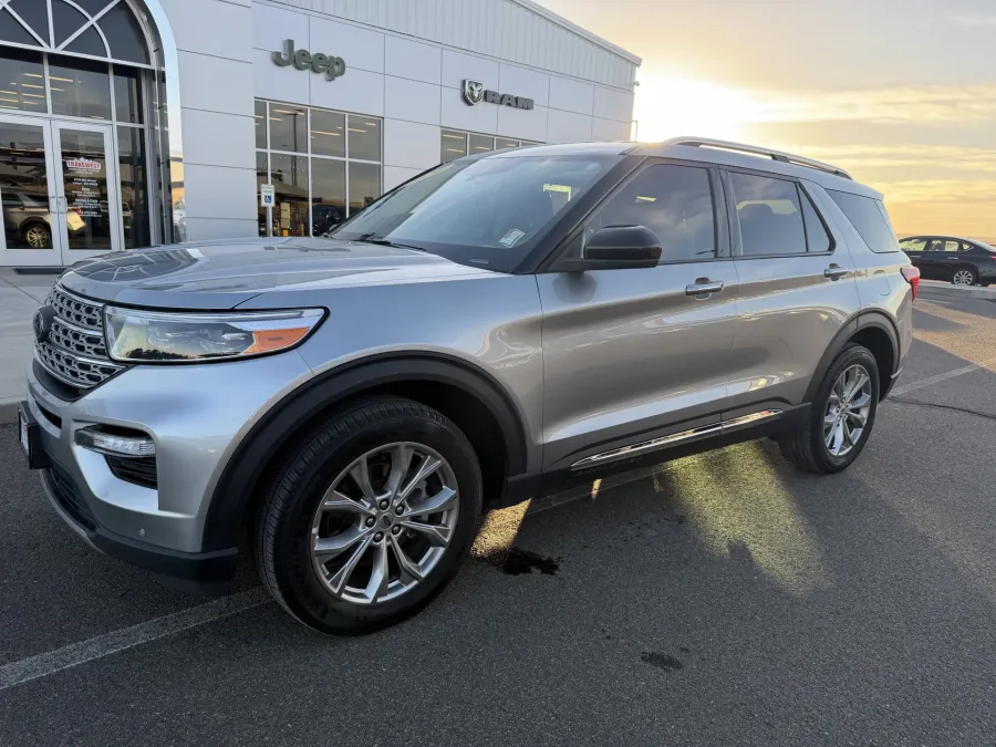 2024 Ford Explorer Limited | Photo 1 of 16