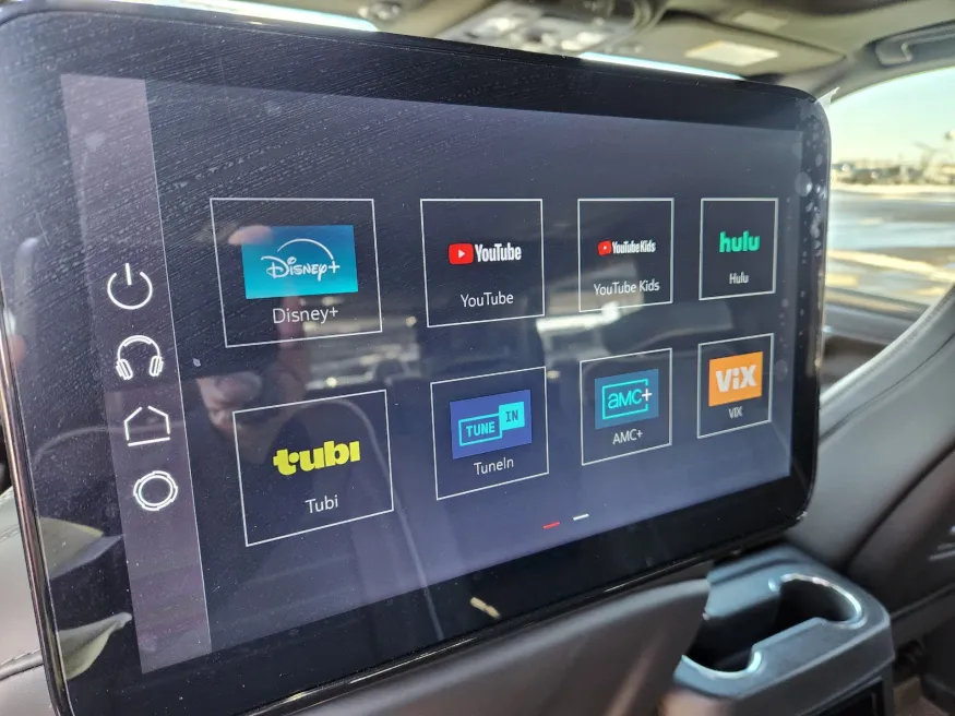 2025 GMC Yukon Denali Ultimate | Photo 19 of 24