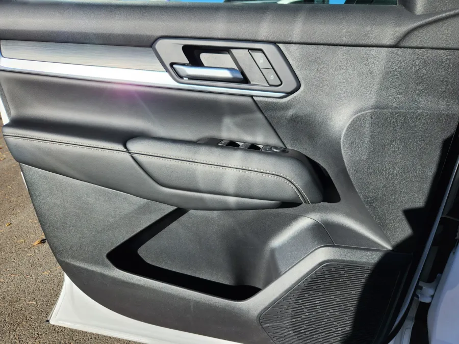 2025 GMC Terrain AWD Elevation | Photo 5 of 28